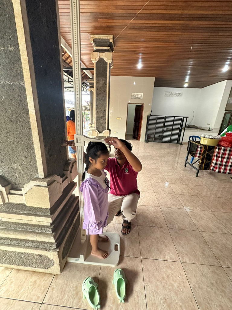 PELAKSANAAN KEGIATAN POSYANDU BALITA DI BANJAR MENGENING DESA CEMAGI